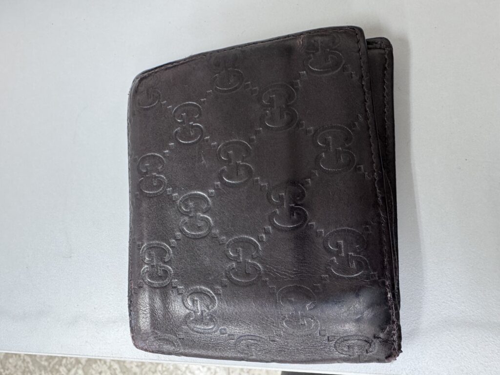 GUCCI シマレザー 二つ折り財布 カラーチェンジ施工【Before】🌟